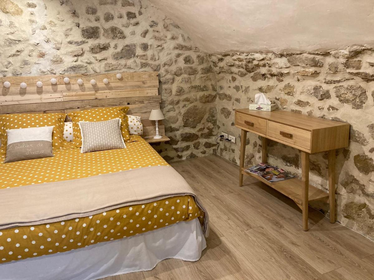 L'Atelier De Marie Bed and Breakfast Eyguières Εξωτερικό φωτογραφία